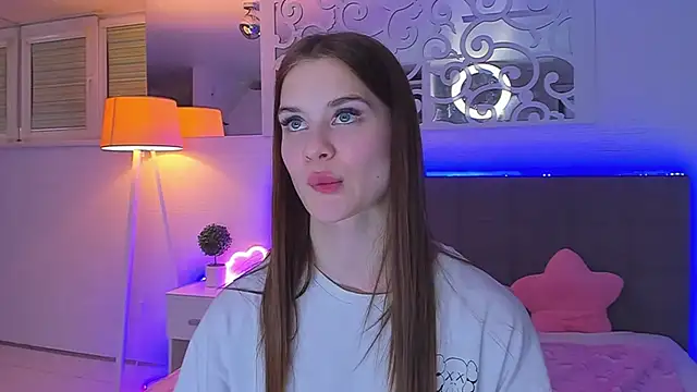 LuisaClover: онлайн-секс-чат