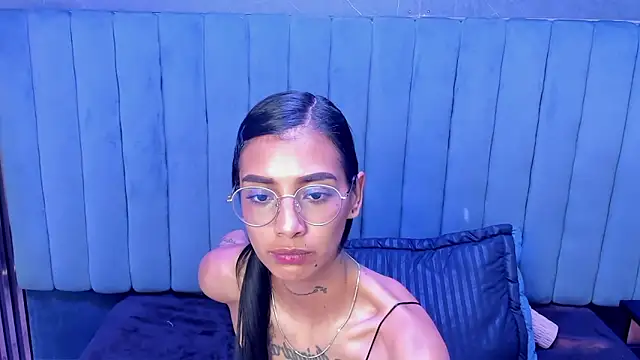 Chat +18 de KarlaSlutSkinny__ ao vivo