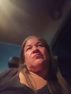 CheekySnowQueen_69 Adlı Modelin Canlı XXX Sohbeti