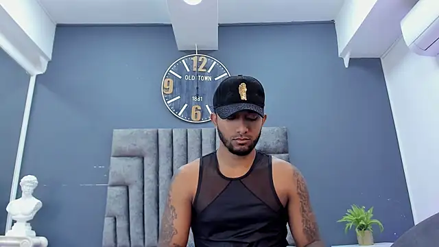 Онлайн чат XXX Robin_Rief