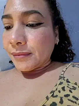 XXX chat uživo modela JuliRamirez