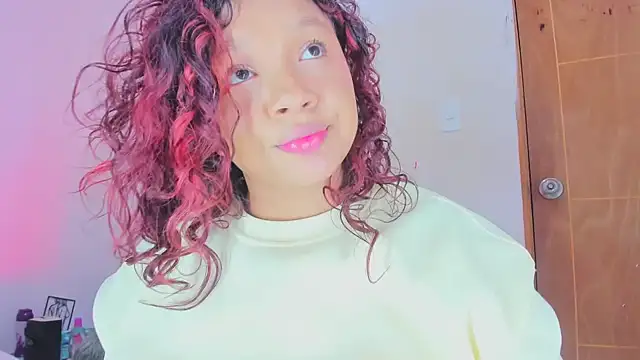 Chat XXX en directo de Emily_Coper18