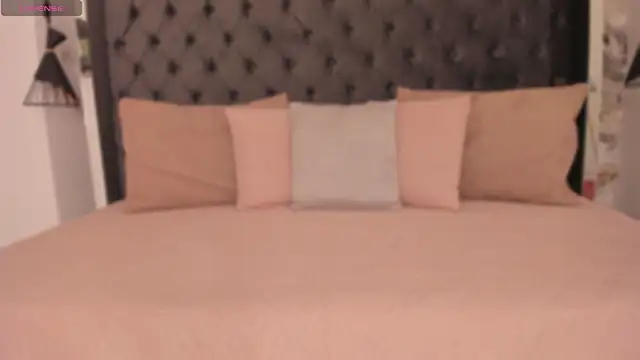 renee_shelby_ Adlı Modelin Canlı XXX Sohbeti