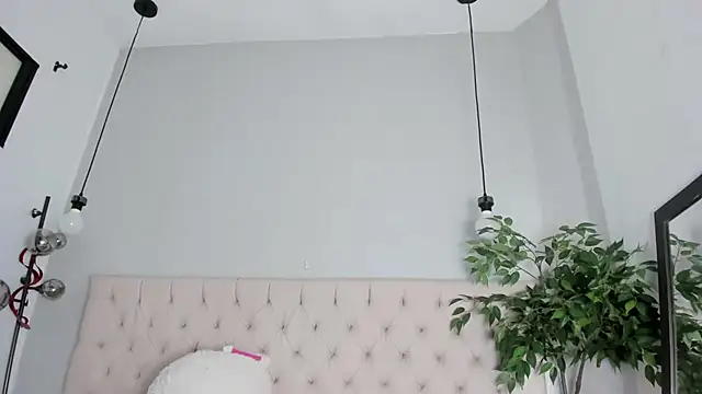 Chat +18 de Victoria_Coleman ao vivo