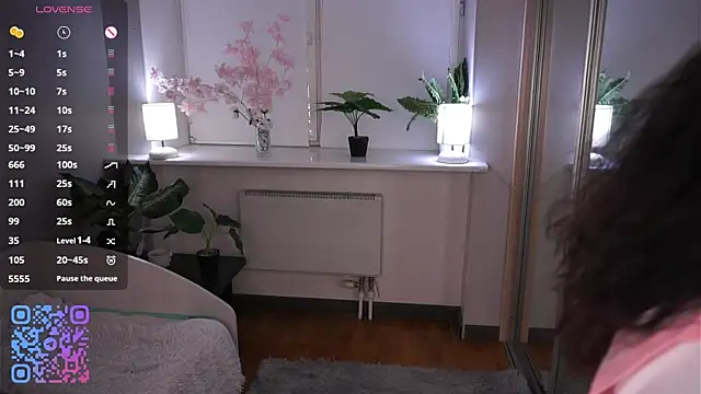 HannaHayles Adlı Modelin Canlı XXX Sohbeti