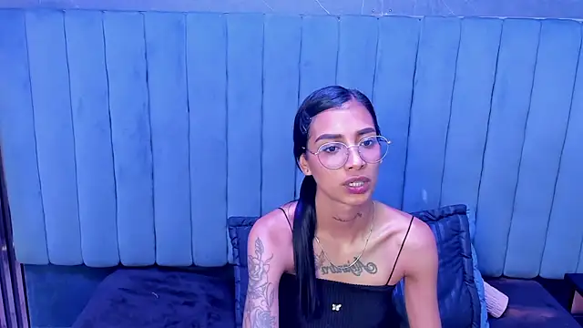 Chatroom XXX en direct de KarlaSlutSkinny__