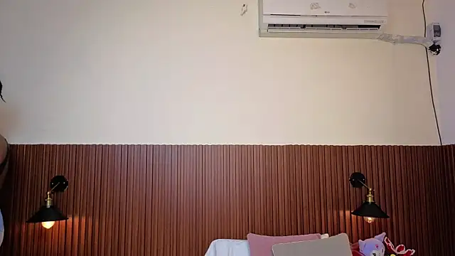 XXX chat uživo modela chanel_brunette