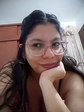 Chat +18 de Carliina_Soussa ao vivo