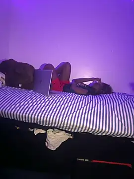 CookiesNcreaming's Live XXX Chat