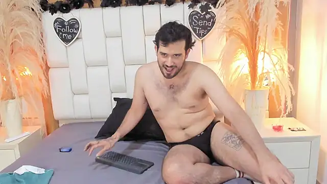 AdrianSith: вебкам-шоу