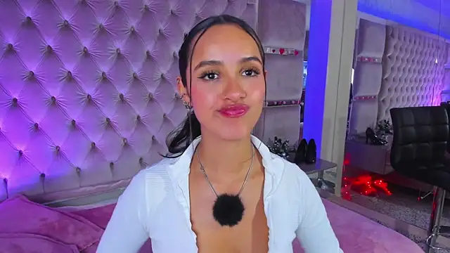 Chat +18 de Harii_02 ao vivo