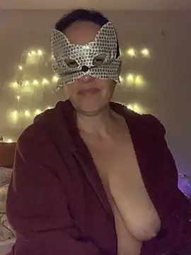 Chat +18 de hotbrunettemass ao vivo