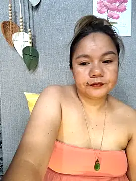 ambersmile élő XXX-chatje