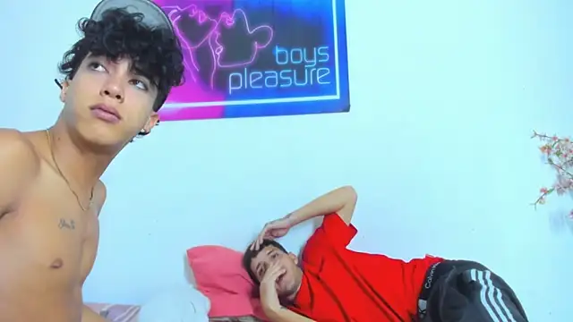 Pleasure_boys_hot Show Webcam
