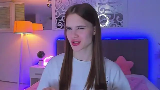 LuisaClover Chat XXX live