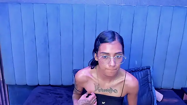 Czat XXX na żywo – KarlaSlutSkinny__