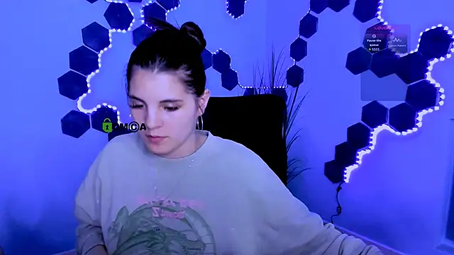 lizzie_boom_ Adlı Modelin Canlı XXX Sohbeti