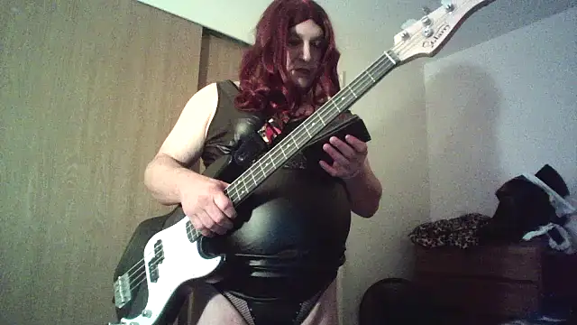 LyssaDragonshadow Show in webcam