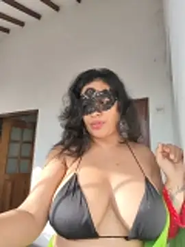 Ruvi_Queen Chat XXX in diretta