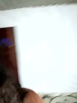 Simone_Miller: διαδικτυακό σόου στην κάμερα