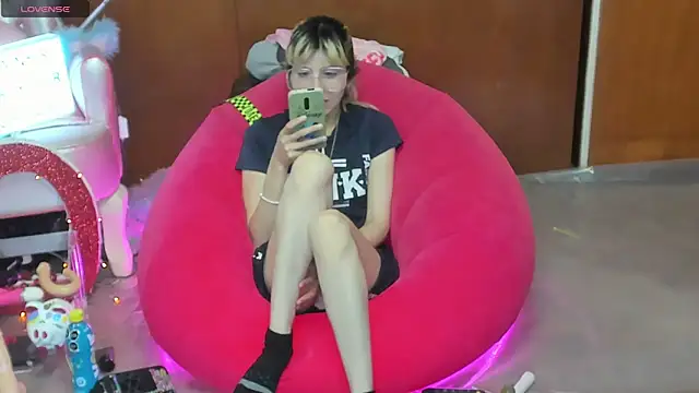 Czat XXX na żywo – Skinygirl