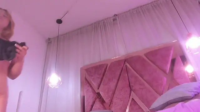 shantal_cooper_'s Live XXX Chat