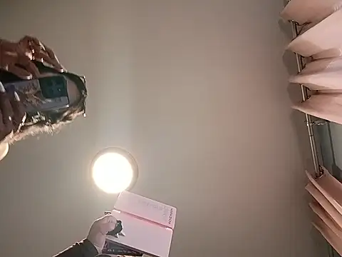 UrBRat: вебкам-шоу