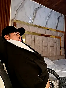 LucaColmal Live XXX-chat