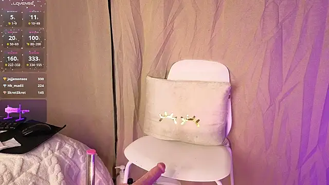 shy-vibes' Live XXX Chat