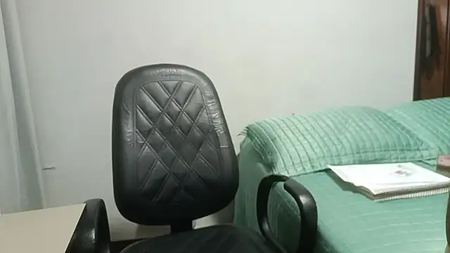 Chat +18 de Mineirinho44 ao vivo