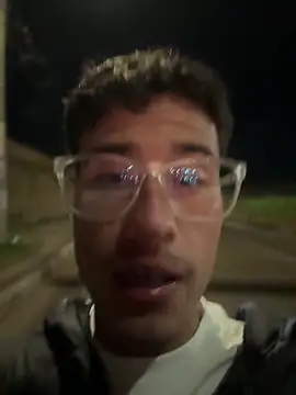 Chatroom XXX en direct de TavoHot_