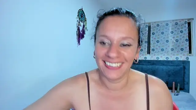 sofi_saliva2511 Adlı Modelin Canlı XXX Sohbeti