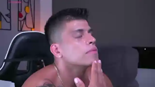 tyler_muscle1 Webcamshow