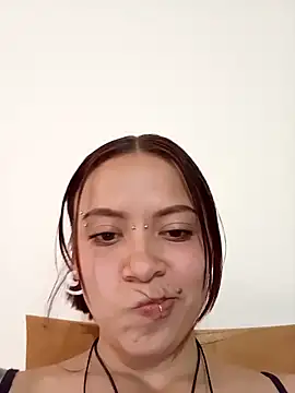 AuroraaMoonn Adlı Modelin Canlı XXX Sohbeti