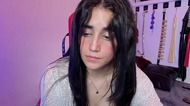 elowen_halley1 Adlı Modelin Canlı XXX Sohbeti