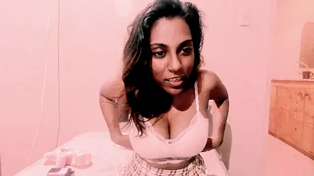 EROTIC_FAY Adlı Modelin Canlı XXX Sohbeti