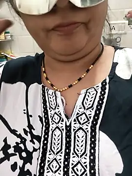 Gujju_bhabhi69のウェブカメラショー