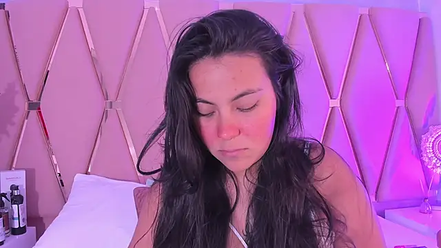 Emily_Black1 élő XXX-chatje