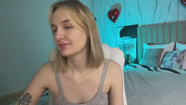 _Vikky_Moon_'s Live XXX Chat