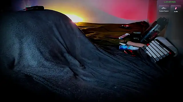 warm_sac: διαδικτυακό σόου στην κάμερα