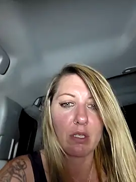 SheIsSomething: онлайн-секс-чат