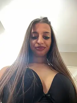 Anyssia: онлайн-секс-чат