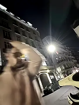 Misshine_32: διαδικτυακό σόου στην κάμερα