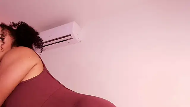 naia_blessed's Live XXX Chat