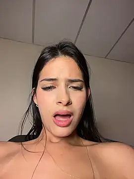 violetta-brown1's Live XXX Chat