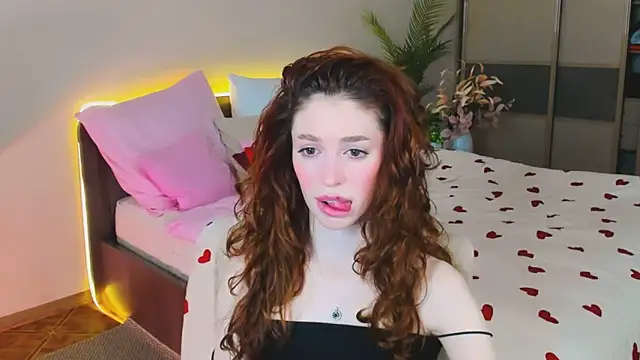 ChristinaConteereeのライブXXXチャット