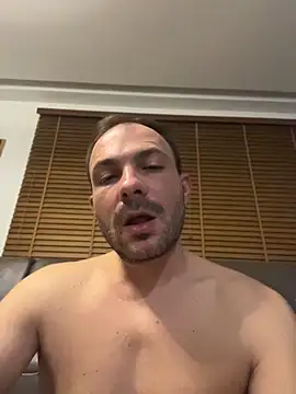 Adventurehotman 网络视讯表演