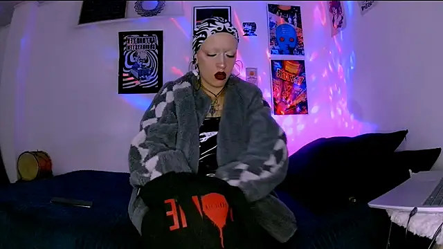 XXX chat uživo modela plutonbluemooon333