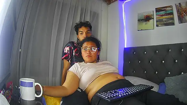 naughtycouplex_: διαδικτυακό σόου στην κάμερα