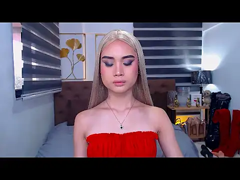 JuicyCockThea: διαδικτυακό σόου στην κάμερα